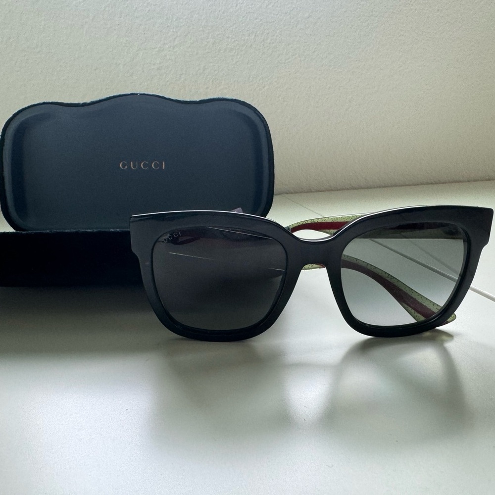 Gucci Sunglass with case, dust bag , and receipt